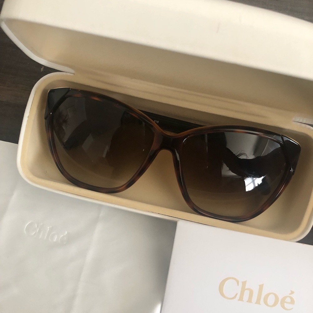 Chloe sunglasses, beautiful like new!